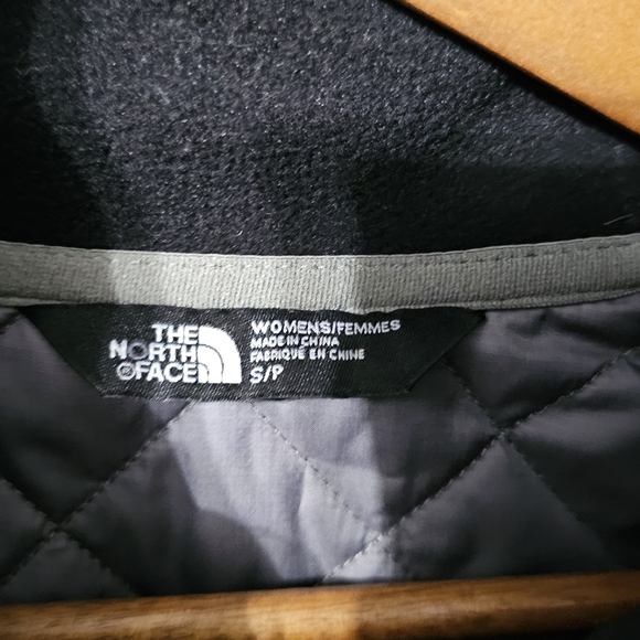North Face | Black and Grey Quilted Zip- Up - Picture 4 of 7